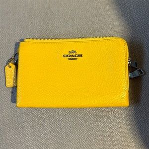COACH, like new, yellow zippy